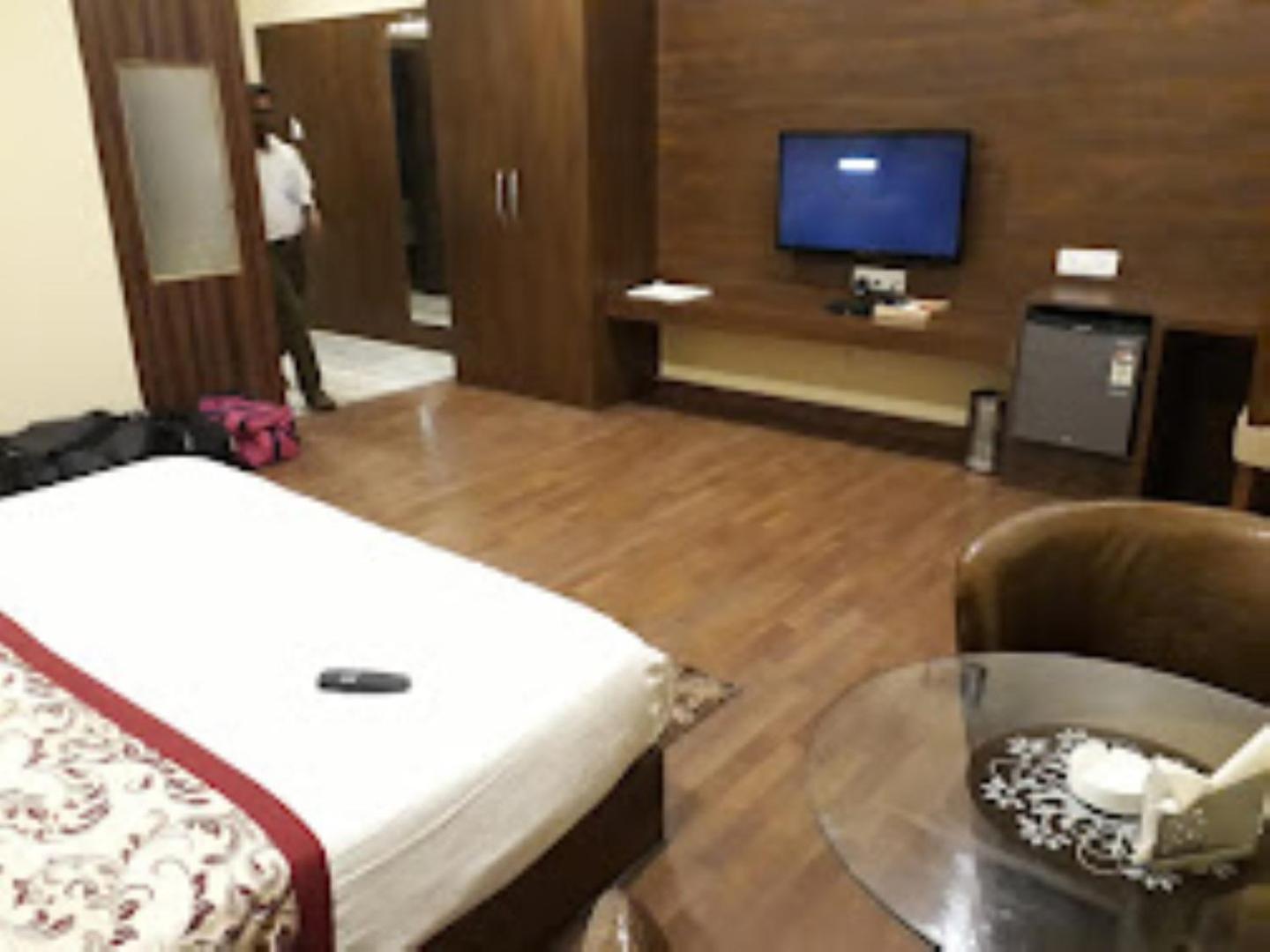 Hotel Saroj Sāgar Exterior foto