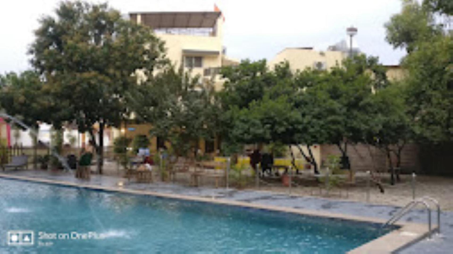 Hotel Saroj Sāgar Exterior foto