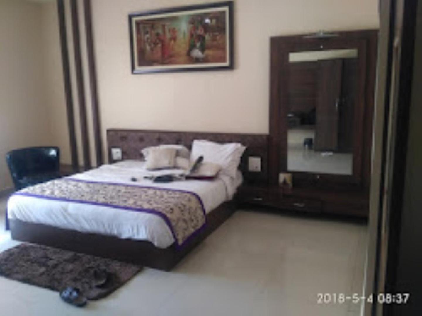 Hotel Saroj Sāgar Exterior foto