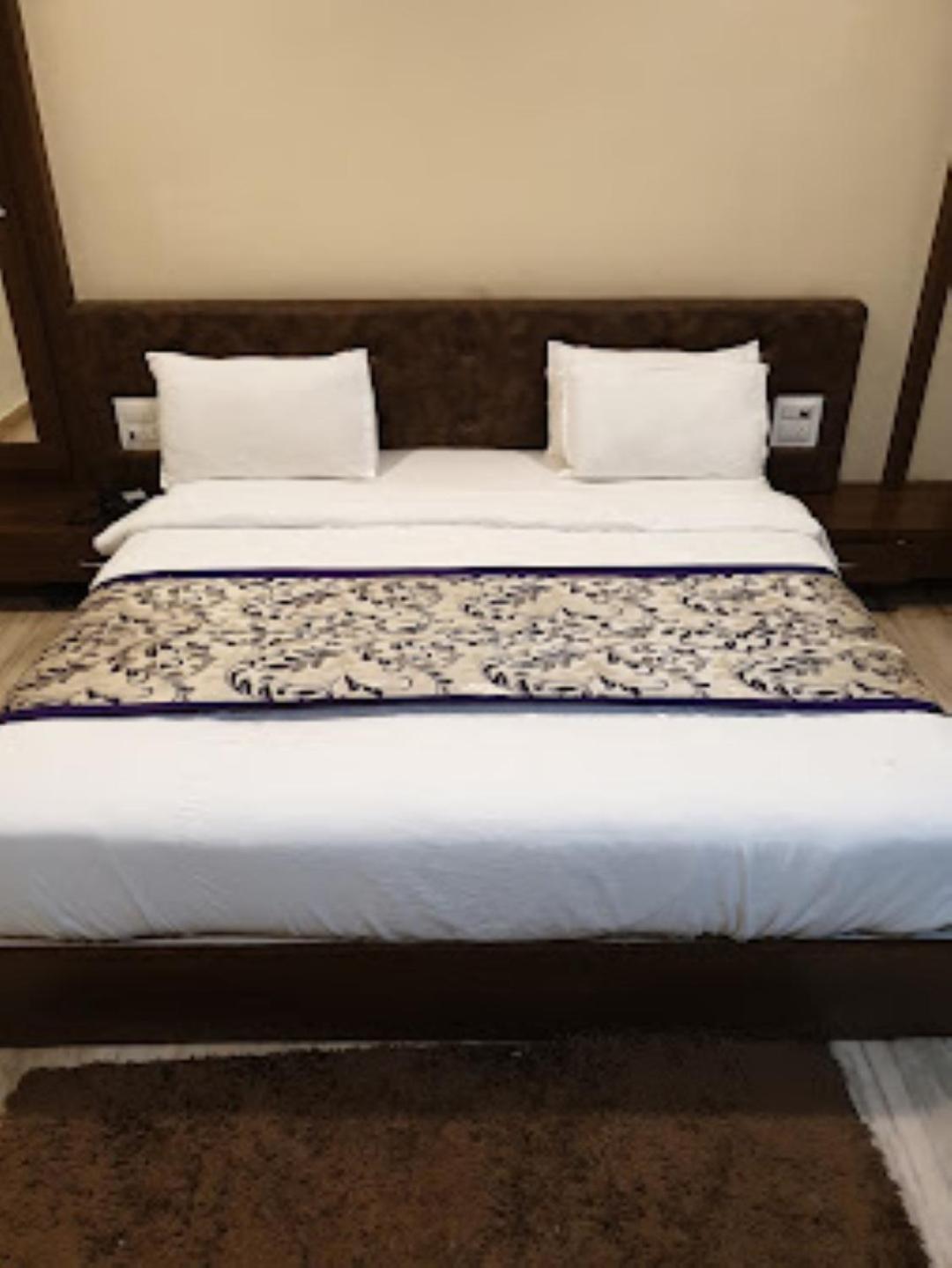 Hotel Saroj Sāgar Exterior foto
